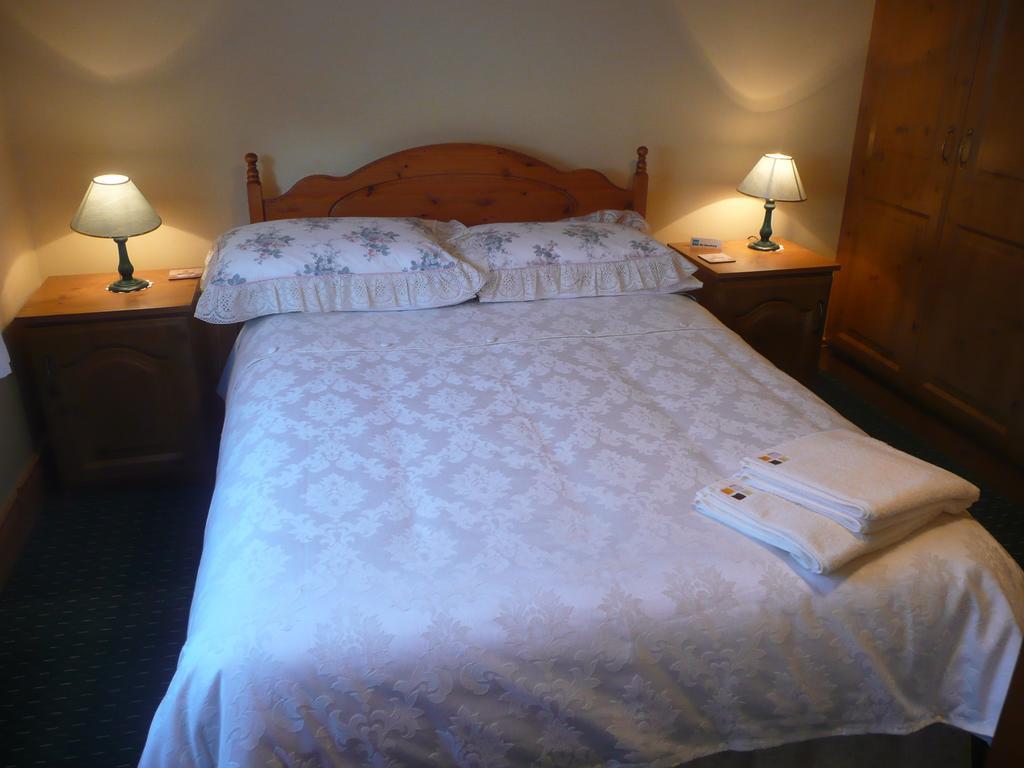 The Three Arches Bed & Breakfast Louisburgh Room photo